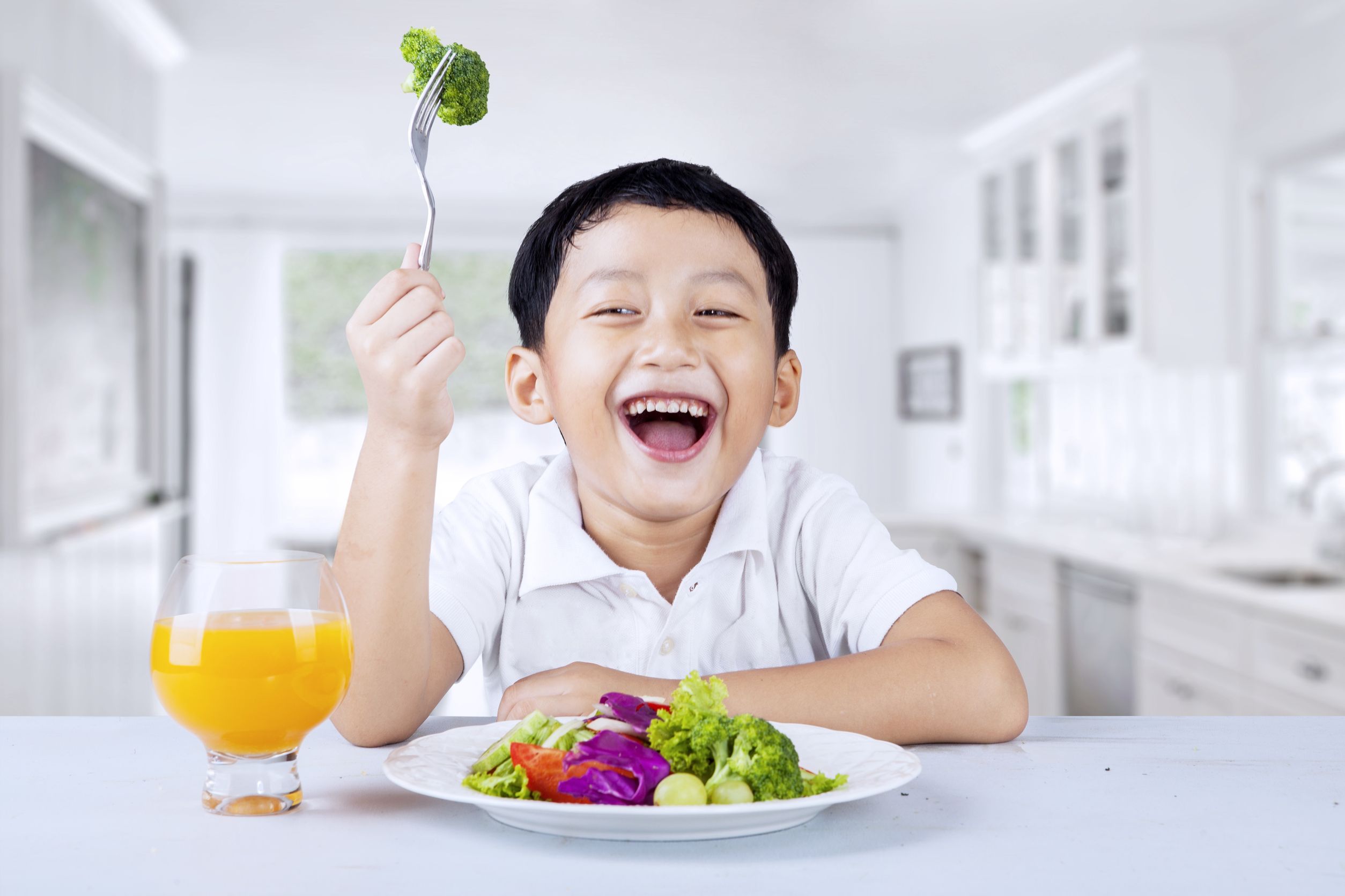 anak makan sayur