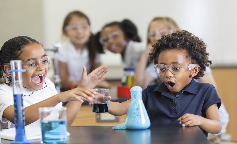 Bermain Dan Belajar Sains Dengan Anak